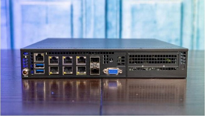 サムネイル製品レビュー -Supermicro E300-9D-4CN8TP レビュー 4x 10GbE および 4x 1GbE サーバー