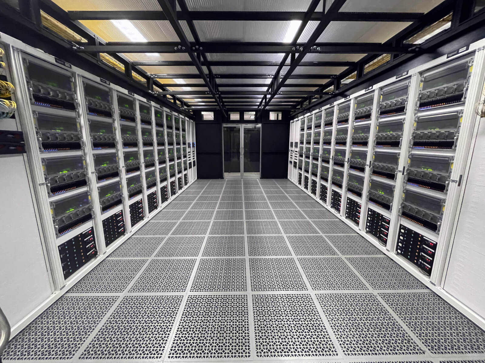 Supermicro 8UAMD MI300X 8GPUシステムを採用したVultrクラウド/AIインフラストラクチャ